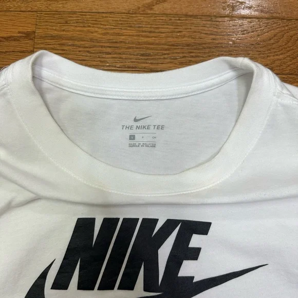 Nike Sportswear Essential Cropped Logo T-Shirt - White - Picture 3 of 4